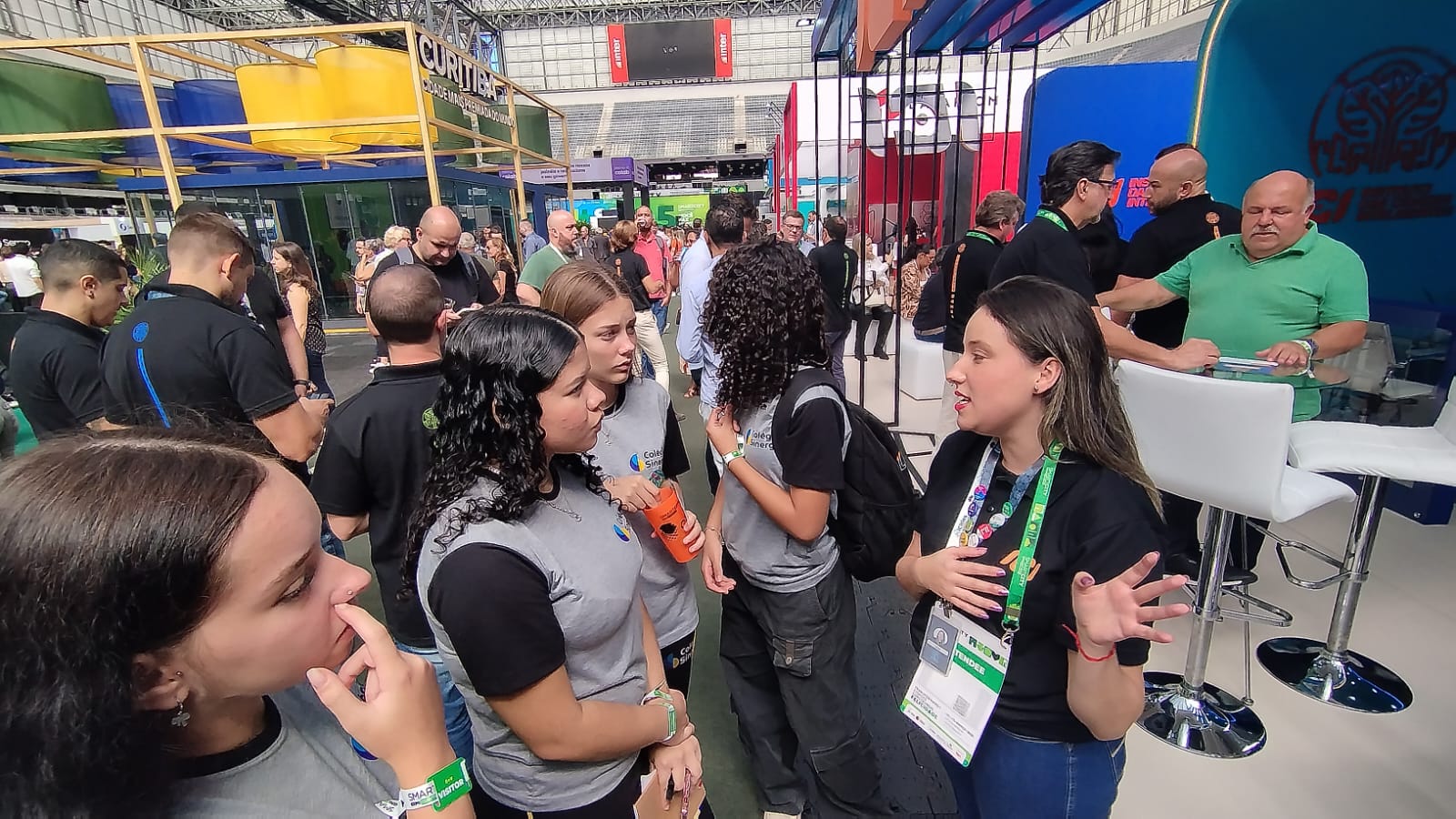 Alunos do Colégio Sinerge participam da Smart City 2025